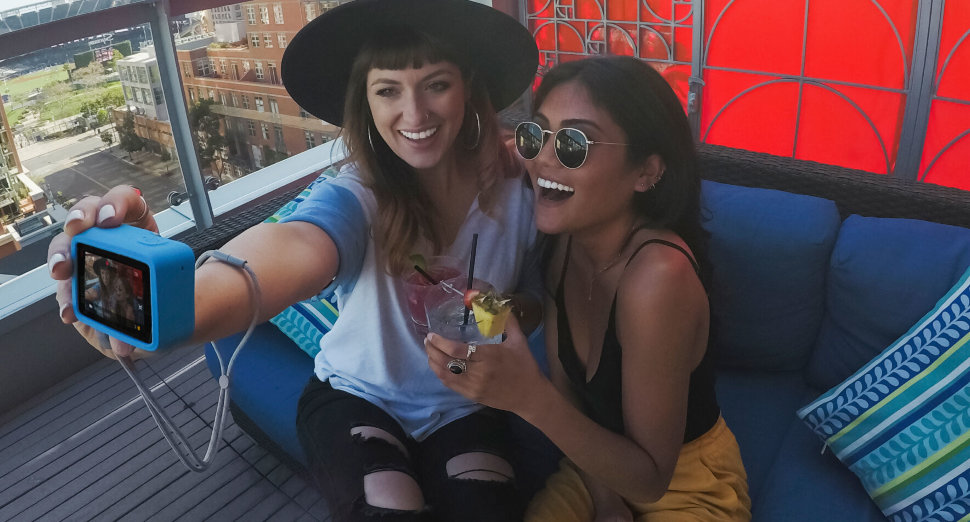 Силиконовый чехол с ремешком GoPro Sleeve & Lanyard для HERO 13, HERO 12, HERO 11, HERO 10 (ADSST)